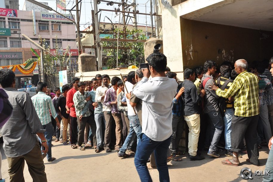 Bandipotu-Movie-Hungama-at-Sandhya-Theatre